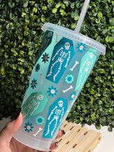 Load image into Gallery viewer, Daisy Crypt Teal Cold Cup
